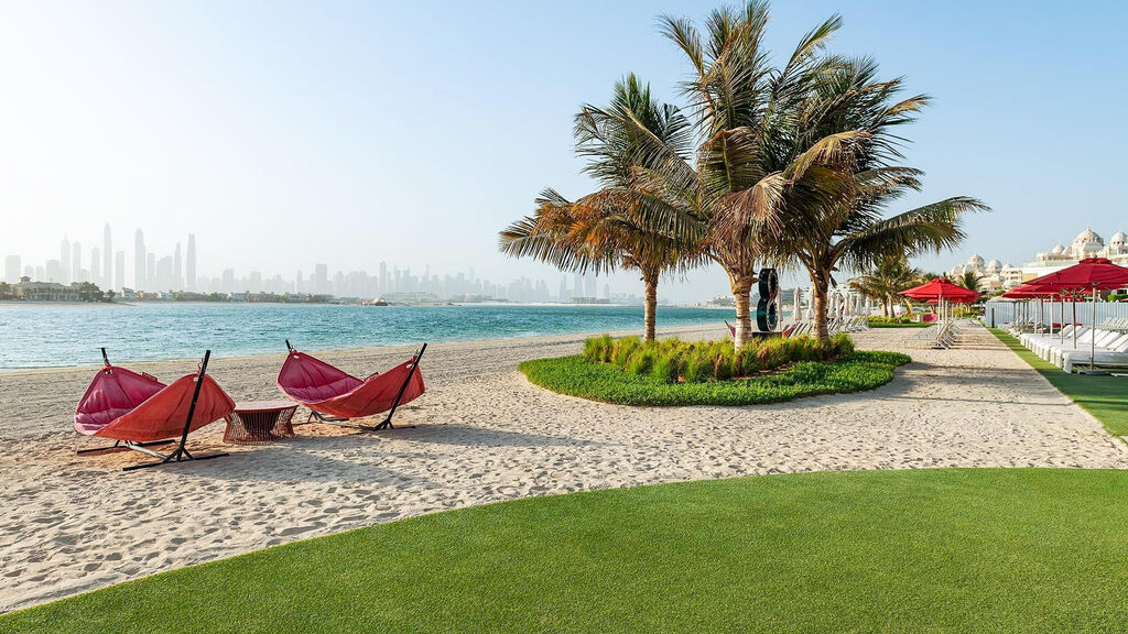 Th8 Palm Dubai Beach Resort Vignette Collection