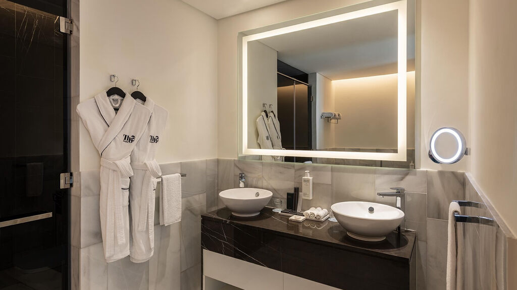 Th8 Palm Dubai Beach Resort Vignette Collection