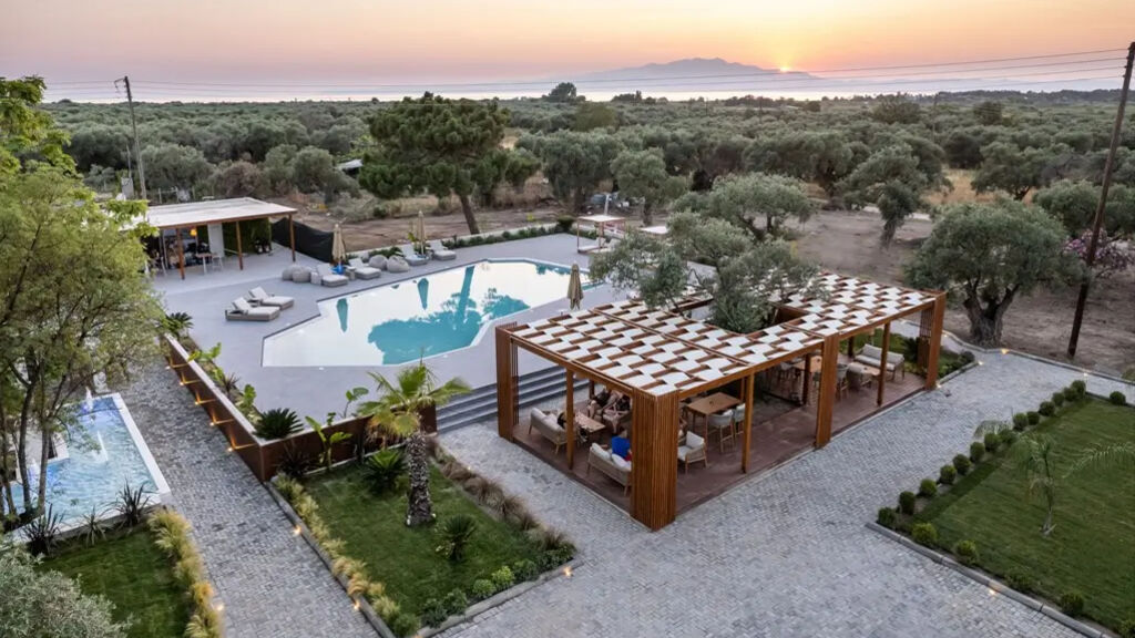 The Mini Resort