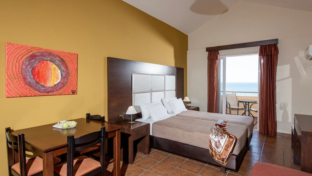 Theo Hotel Agia Marina