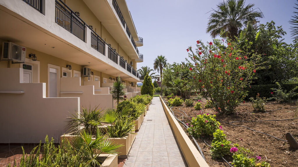 Vantaris Garden & Corner