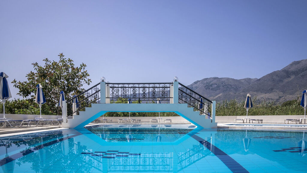 Vantaris Garden & Corner