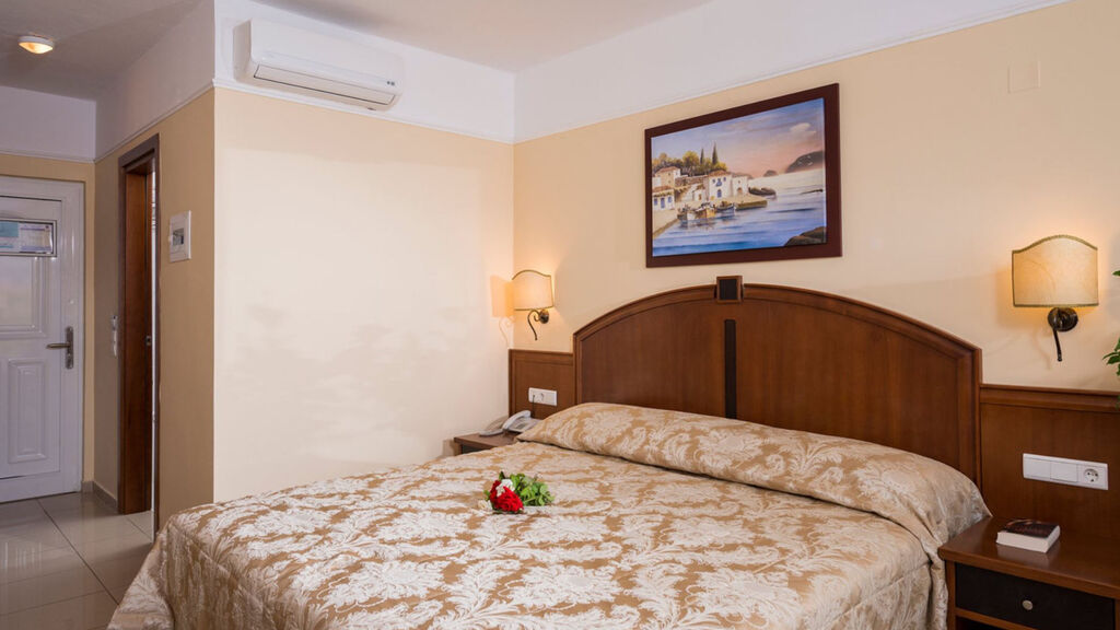 Vantaris Luxury Beach Resort