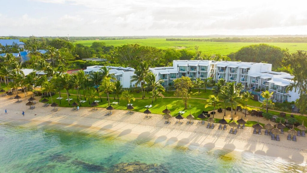 Victoria Beachcomber Resort & Spa