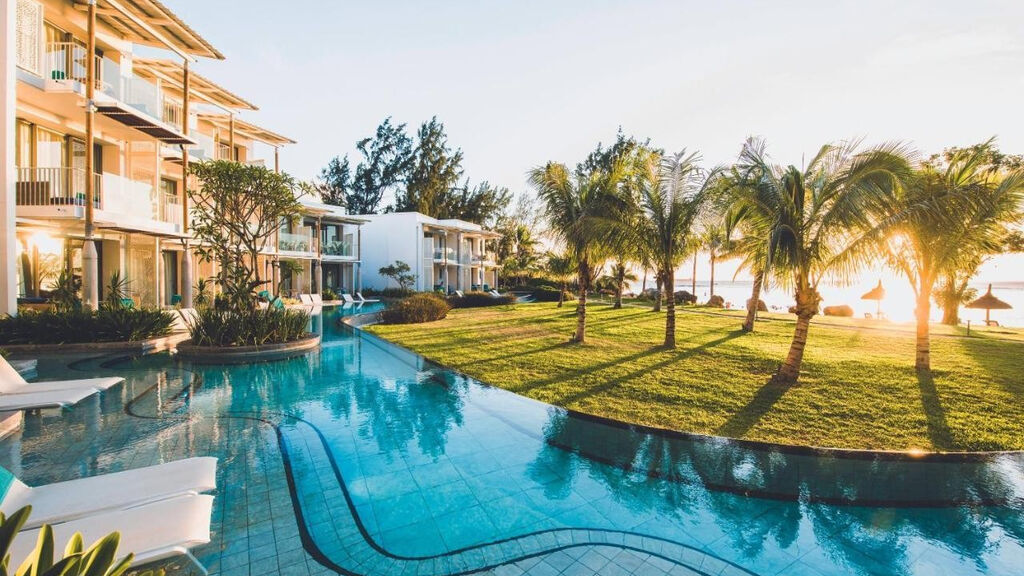 Victoria Beachcomber Resort & Spa