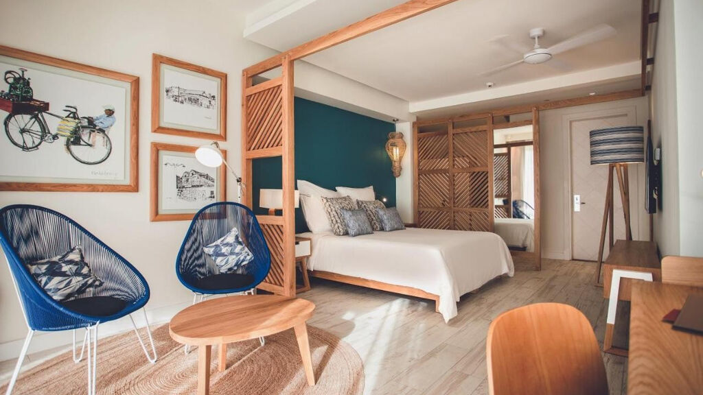 Victoria Beachcomber Resort & Spa