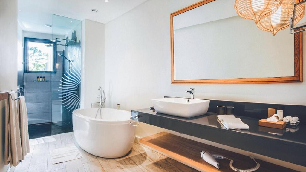 Victoria Beachcomber Resort & Spa