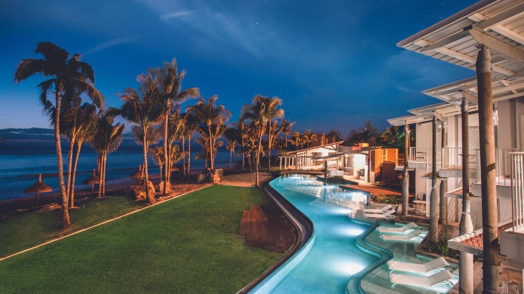 Victoria Beachcomber Resort & Spa