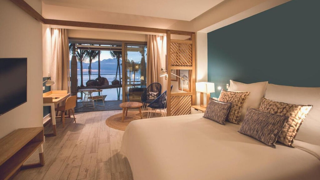 Victoria Beachcomber Resort & Spa