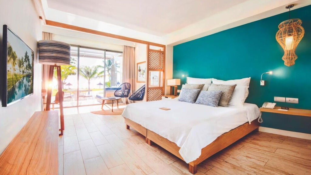 Victoria Beachcomber Resort & Spa