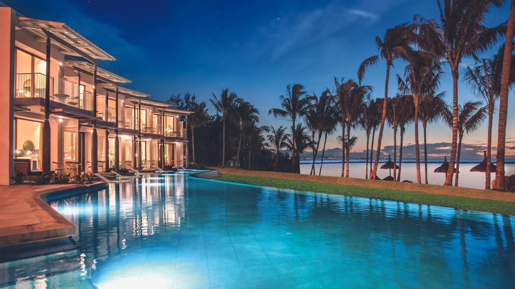 Victoria Beachcomber Resort & Spa