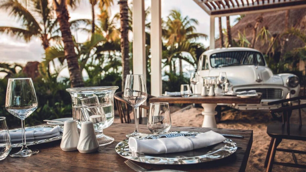 Victoria Beachcomber Resort & Spa