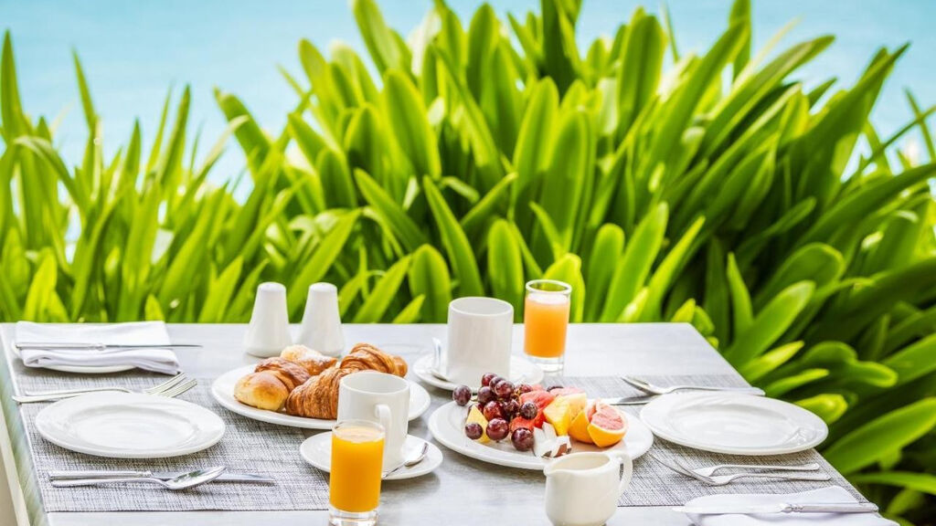 Victoria Beachcomber Resort & Spa