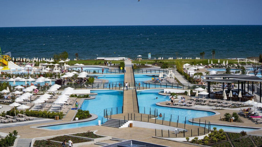 Wave Resort