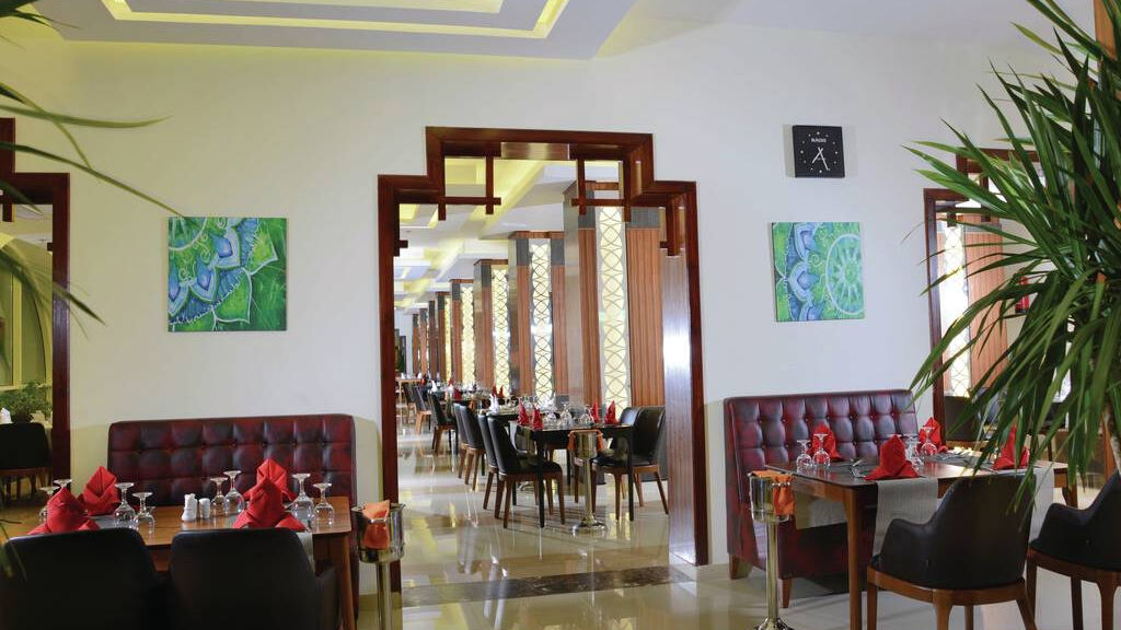 Albatros White Beach Resort