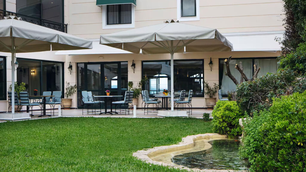 Zeus Essence Ramada Athens