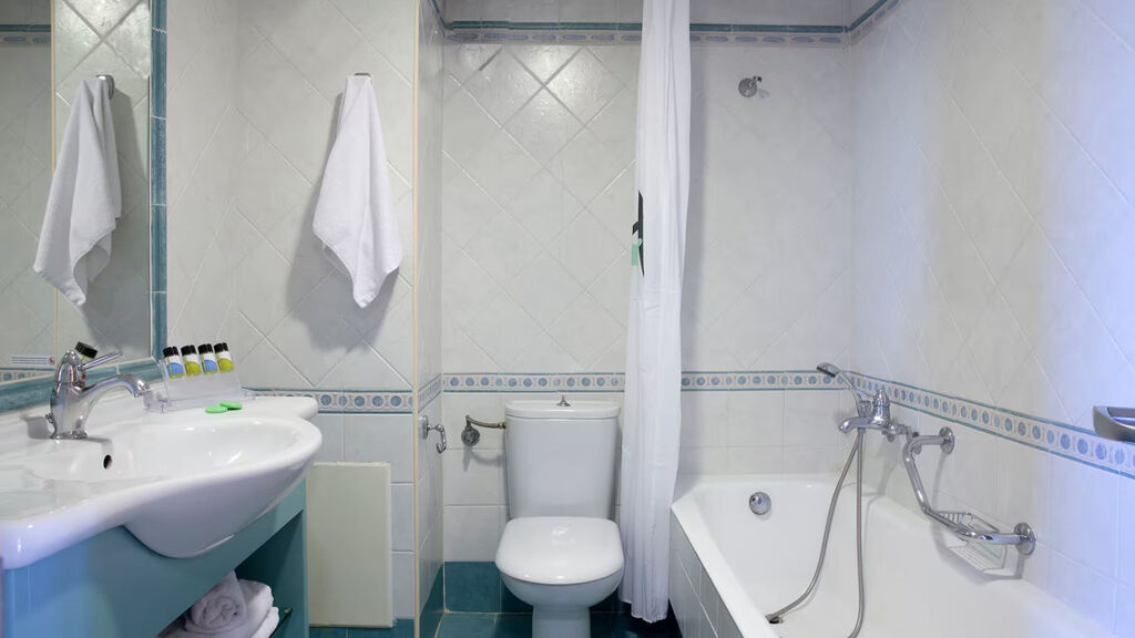 Zeus Essence Ramada Athens