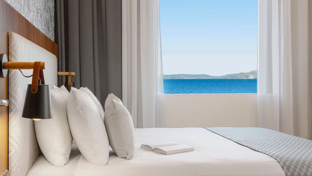 Zeus Essence Ramada Athens