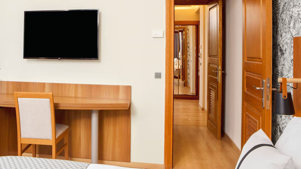 Zeus Essence Ramada Athens