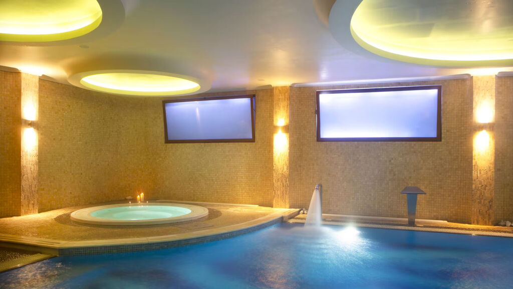 Zeus Essence Ramada Athens