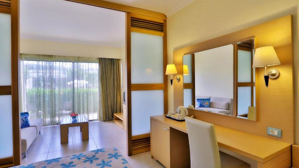 Zeus Hotels Sol By Melia Cosmopolitan