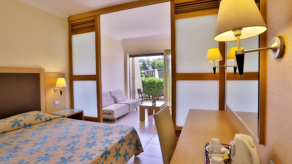 Zeus Hotels Sol By Melia Cosmopolitan