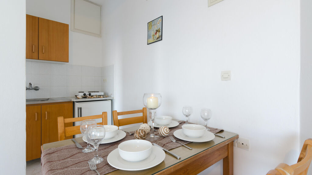 Aglaia Studio & Apartment