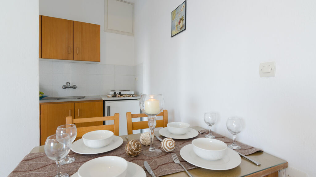 Aglaia Studio & Apartment