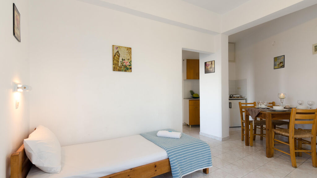 Aglaia Studio & Apartment