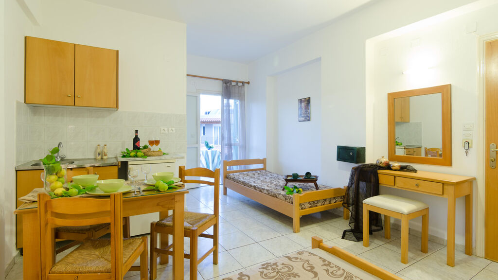 Aglaia Studio & Apartment