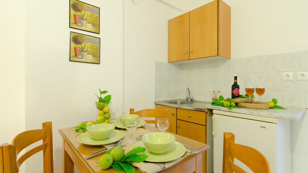 Aglaia Studio & Apartment