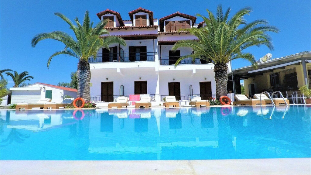 Captain'S Studios Apartments