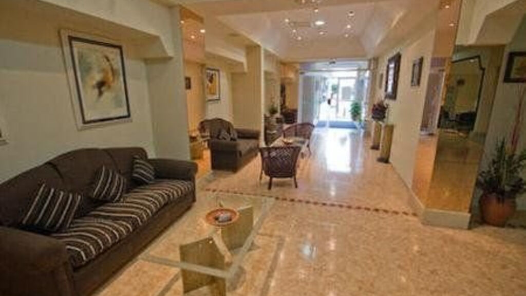 Catalina Park Apartments