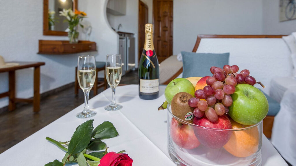 Folia Studios Apartemtns