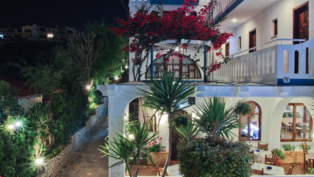 Folia Studios Apartemtns