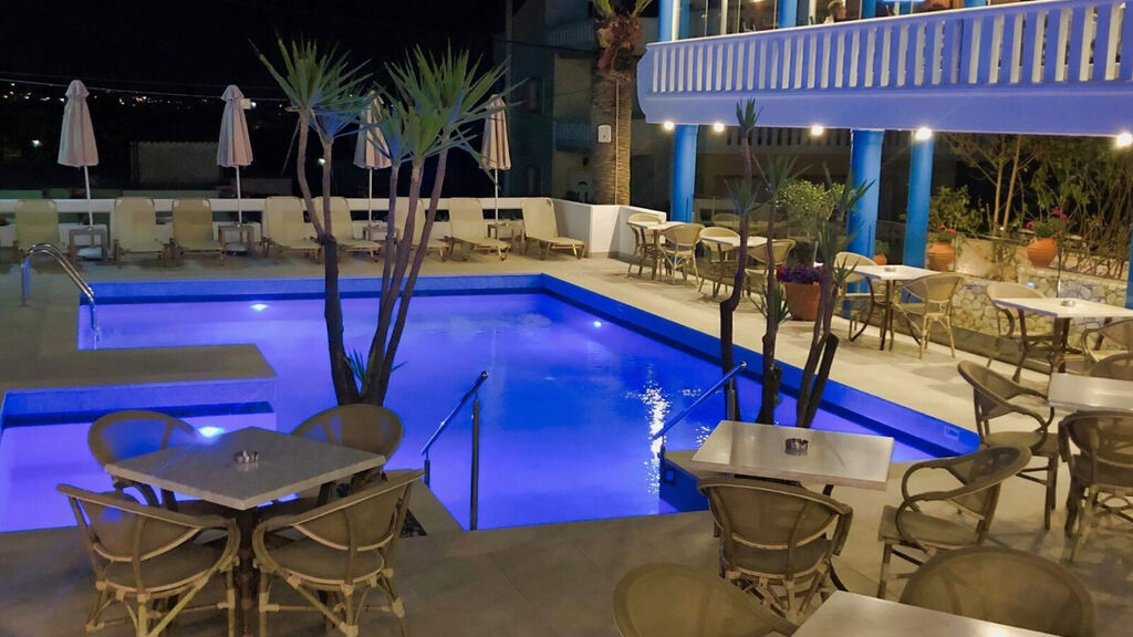 Folia Studios Apartemtns