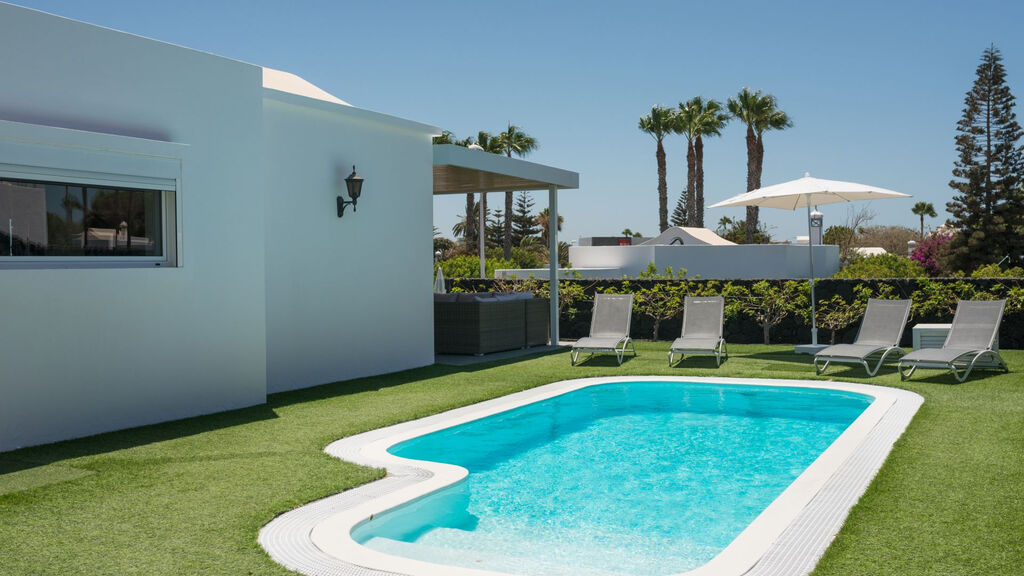 Villas Hyde Park Lane