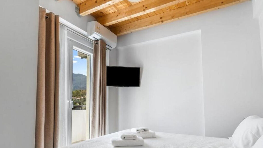 Miralis Apartments