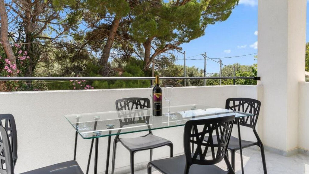Miralis Apartments