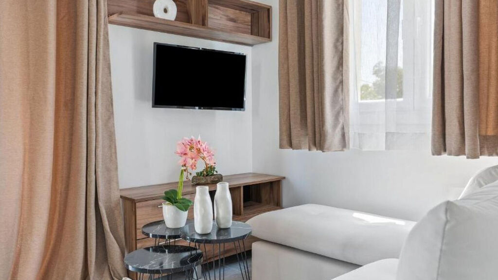 Miralis Apartments