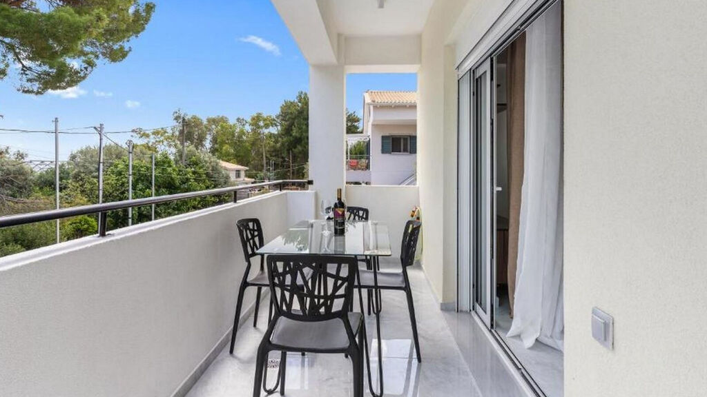 Miralis Apartments