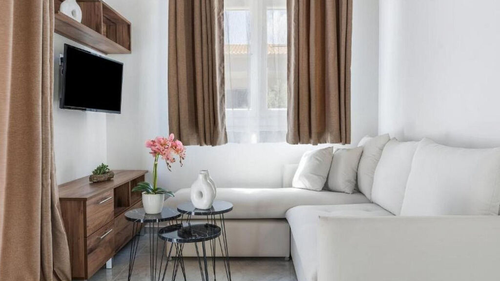 Miralis Apartments