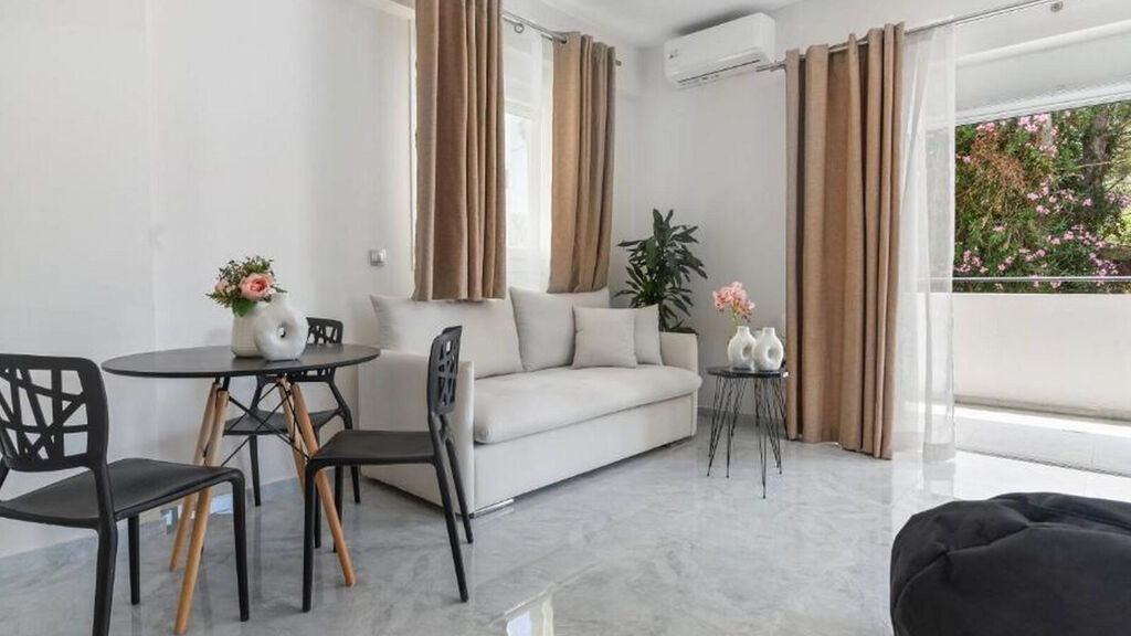Miralis Apartments
