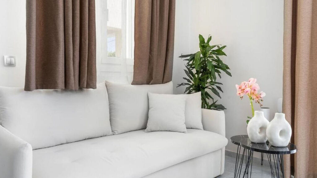 Miralis Apartments
