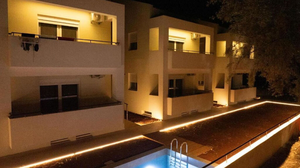 Miralis Apartments