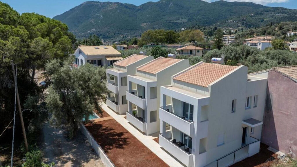 Miralis Apartments