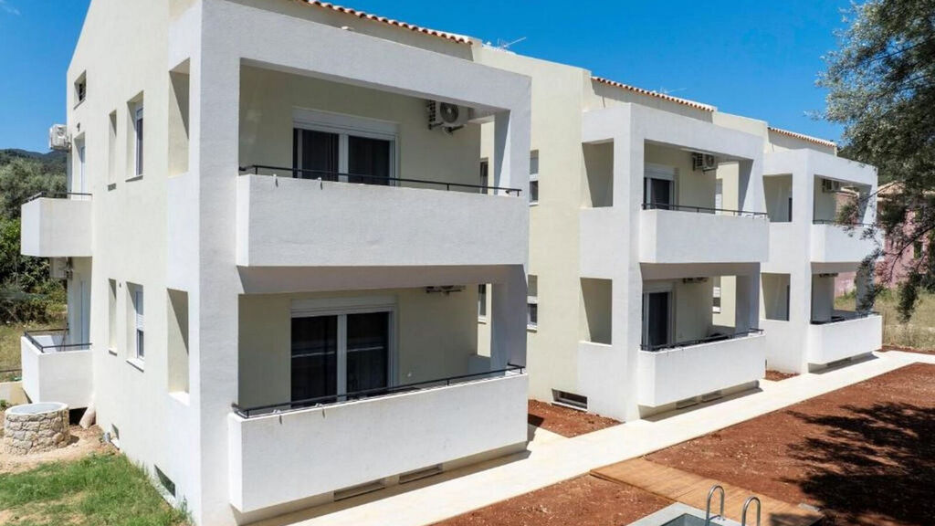 Miralis Apartments