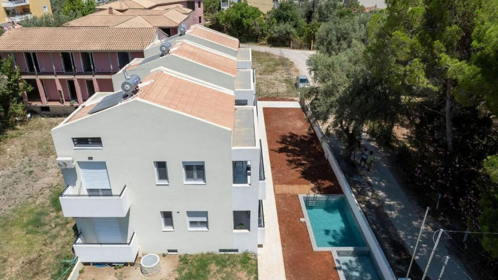 Miralis Apartments