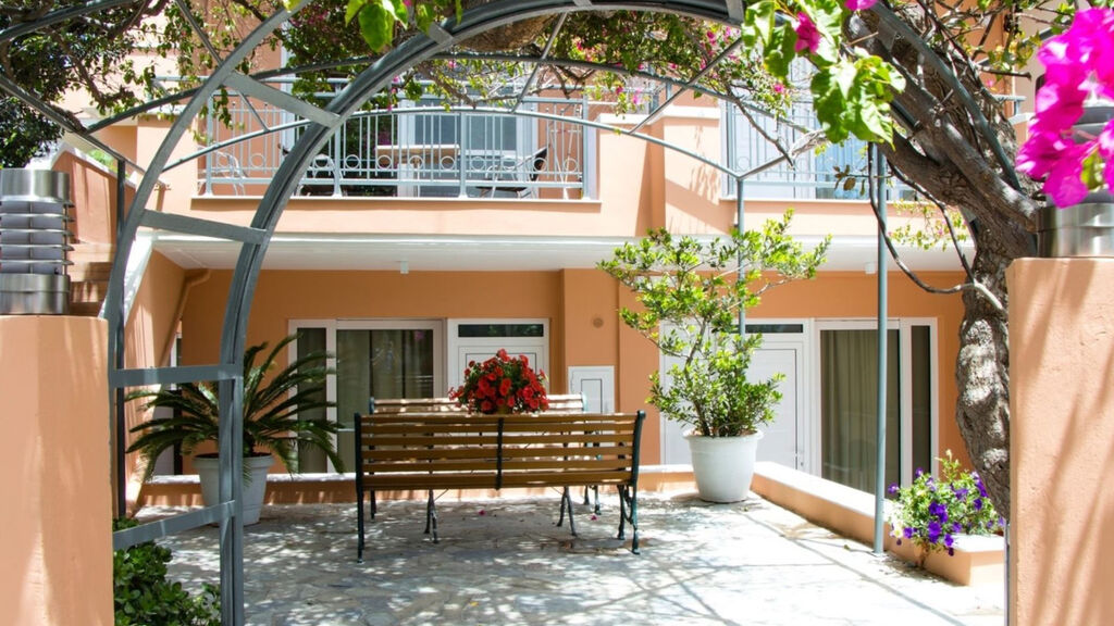 Poseidon Studios & Apartments