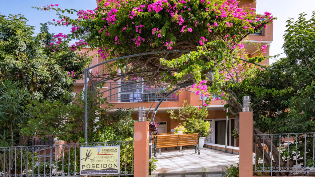 Poseidon Studios & Apartments